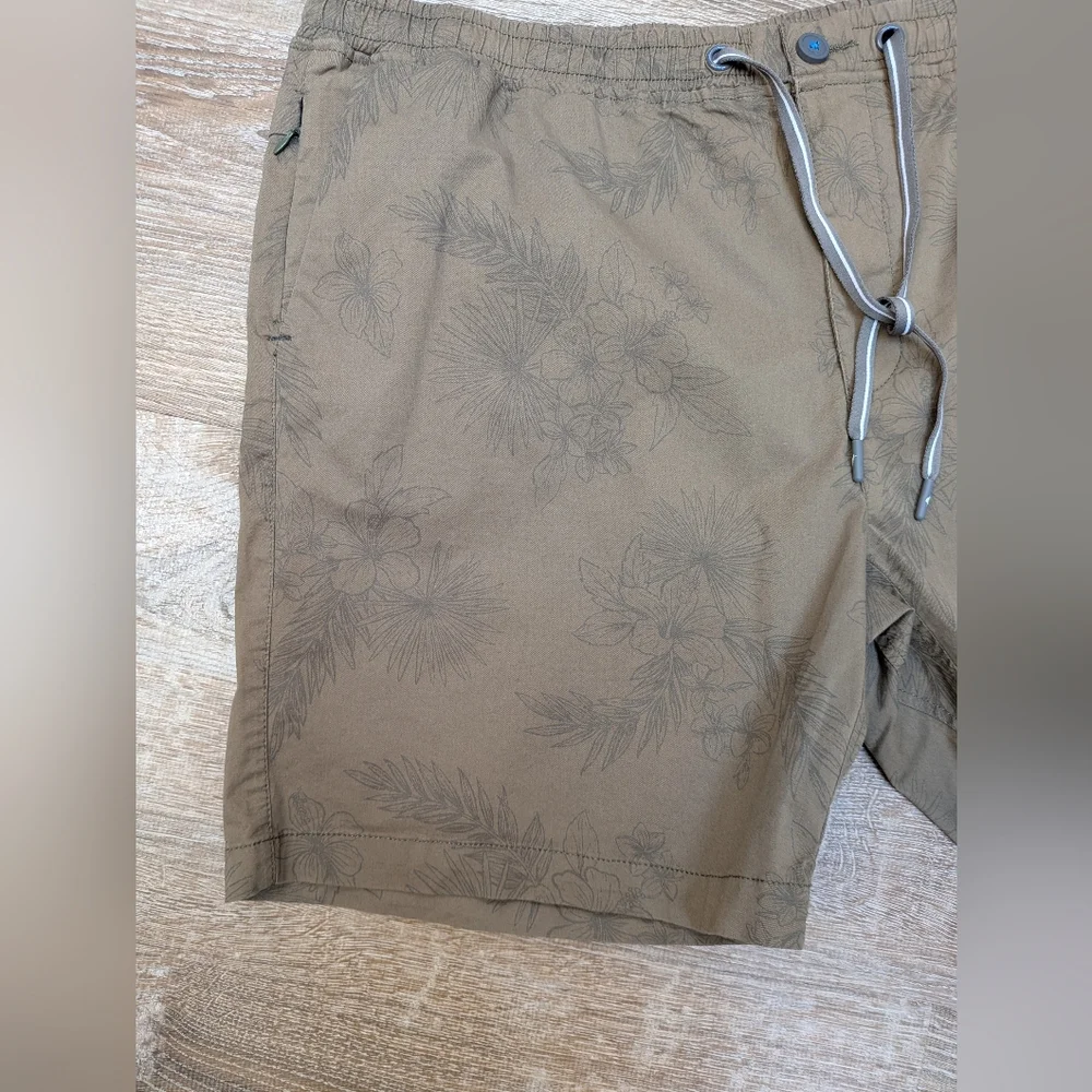 NEW Tommy Bahama Oceanside Hideaway Brown Floral Tea Leaf Shorts Size XXL